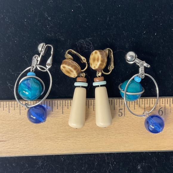 Vintage Fashion Clip dangle Earrings 2 Pair - Picture 4 of 5